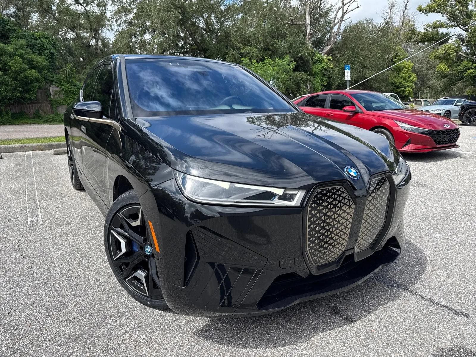 Used 2024 BMW iX xDrive50 w/ Premium Package AWD/4WD image 4