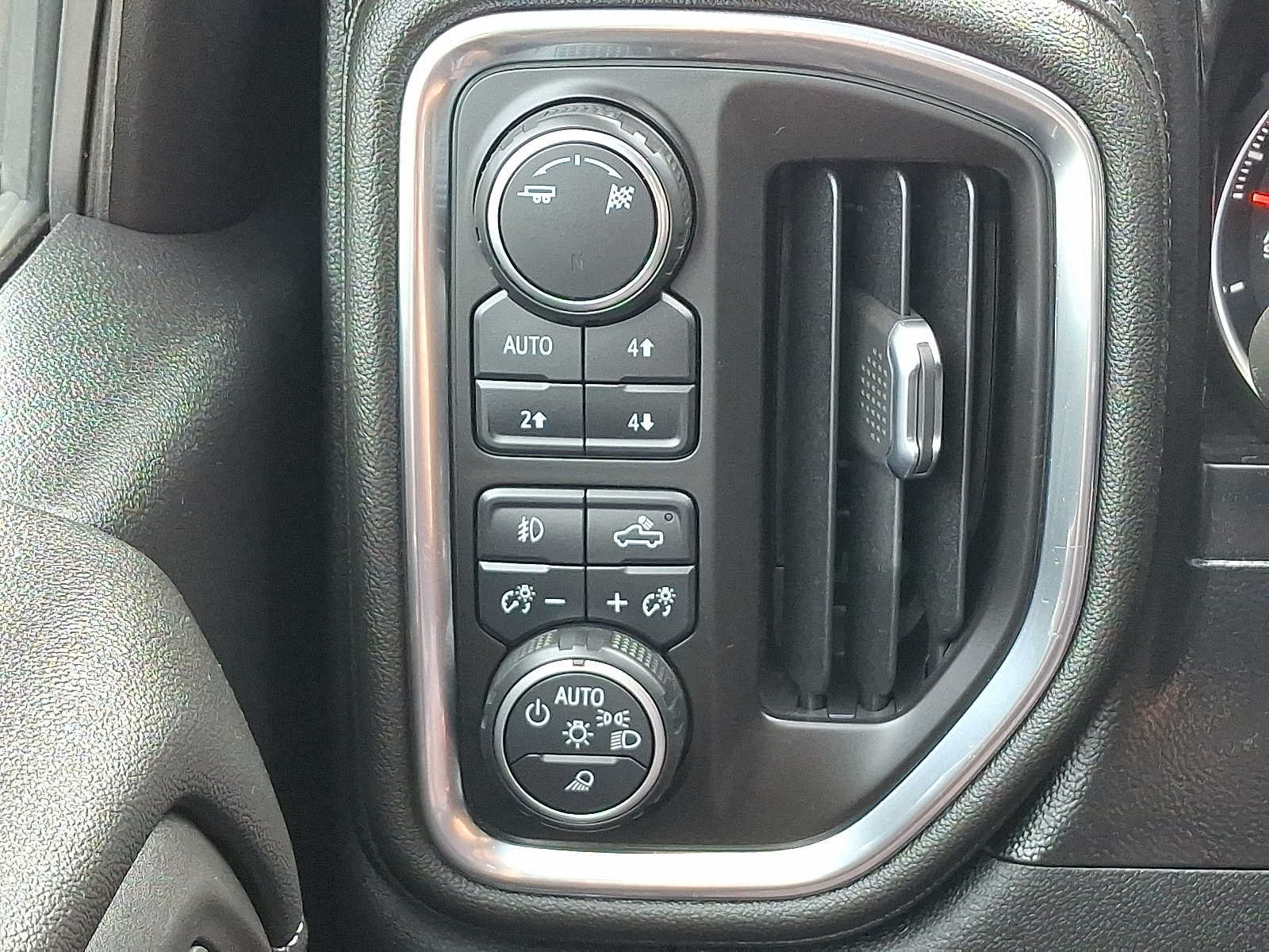 Used 2019 Chevrolet Silverado 1500 LTZ w/ LTZ Plus Package AWD/4WD image 24