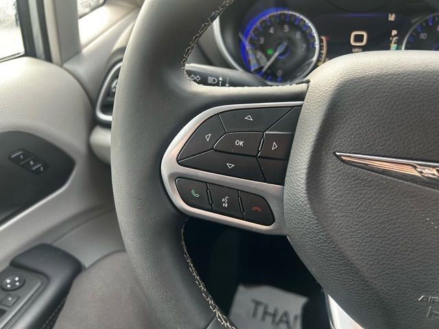 Used 2024 Chrysler Pacifica Touring-L image 19