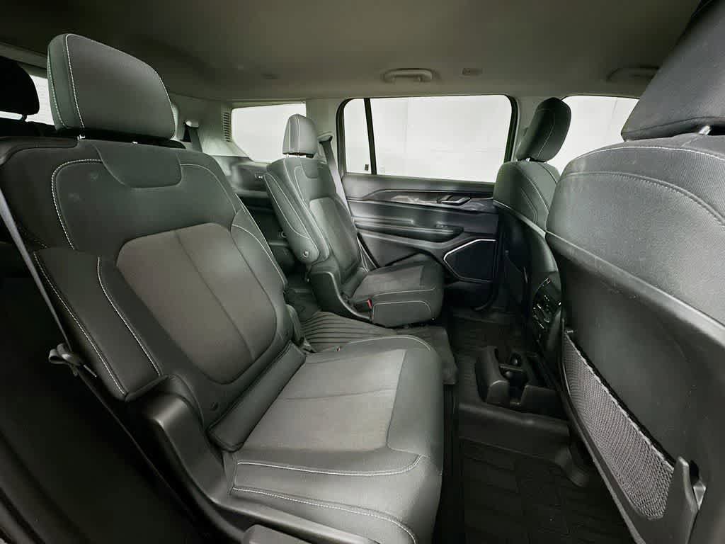 Used 2022 Jeep Grand Cherokee L Laredo w/ Luxury Tech Group I image 31