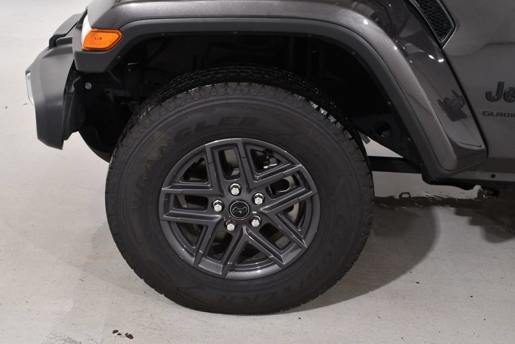 Used 2024 Jeep Gladiator Sport AWD/4WD image 22