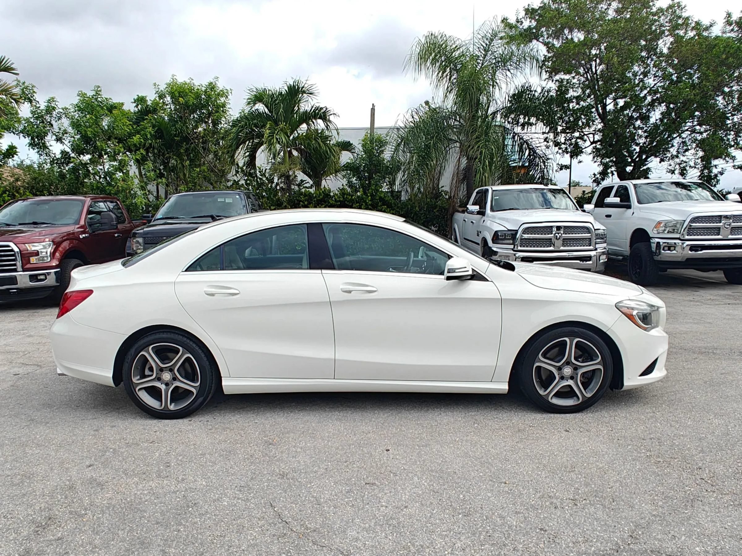 Used 2014 Mercedes-Benz CLA 250 image 8