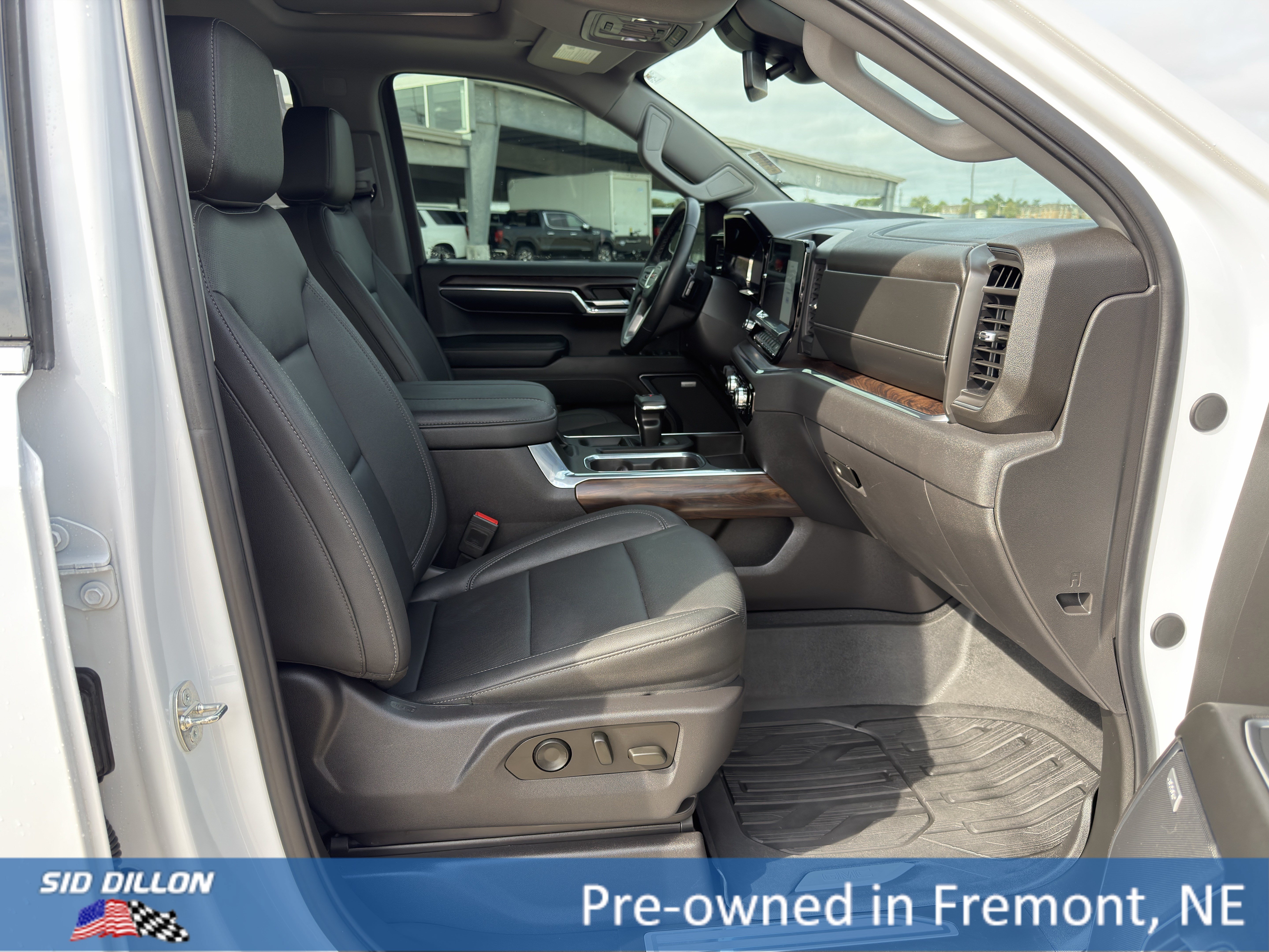 Certified 2024 GMC Sierra 1500 SLT w/ SLT Premium Plus Package AWD/4WD image 16