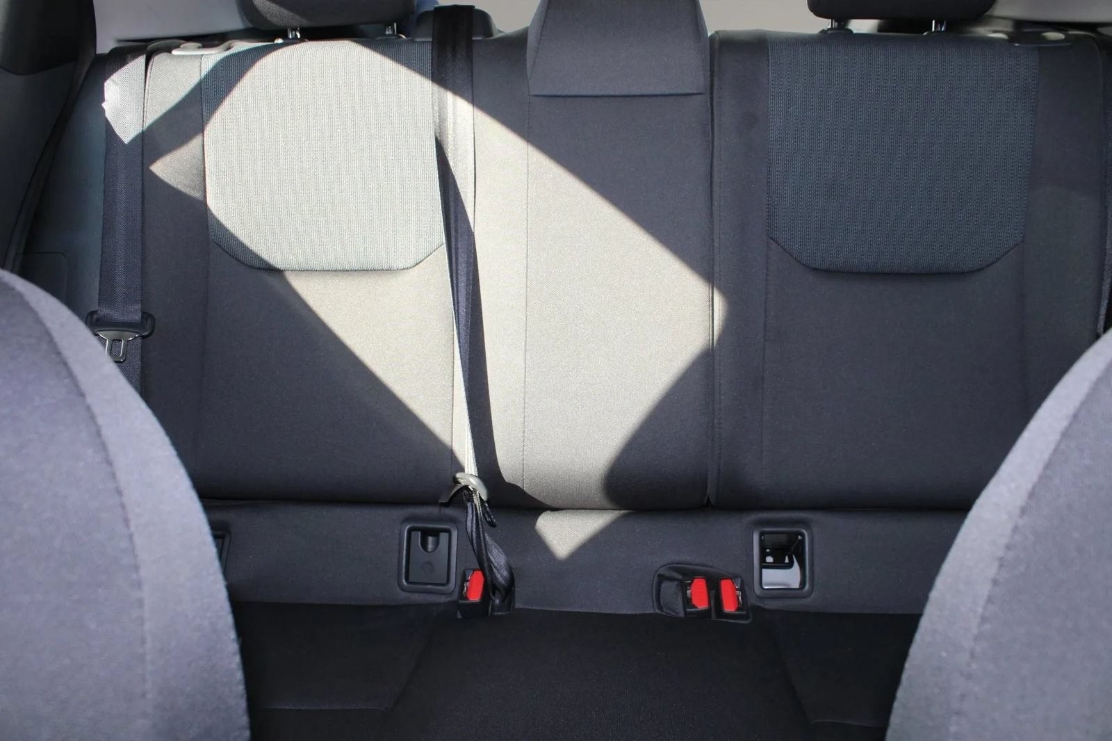 Used 2025 Toyota Prius LE FWD image 22