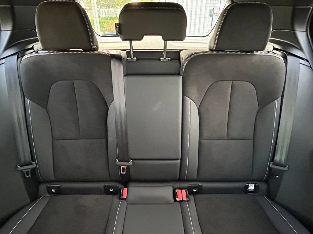 Used 2023 Volvo XC40 Recharge Ultimate AWD/4WD image 13
