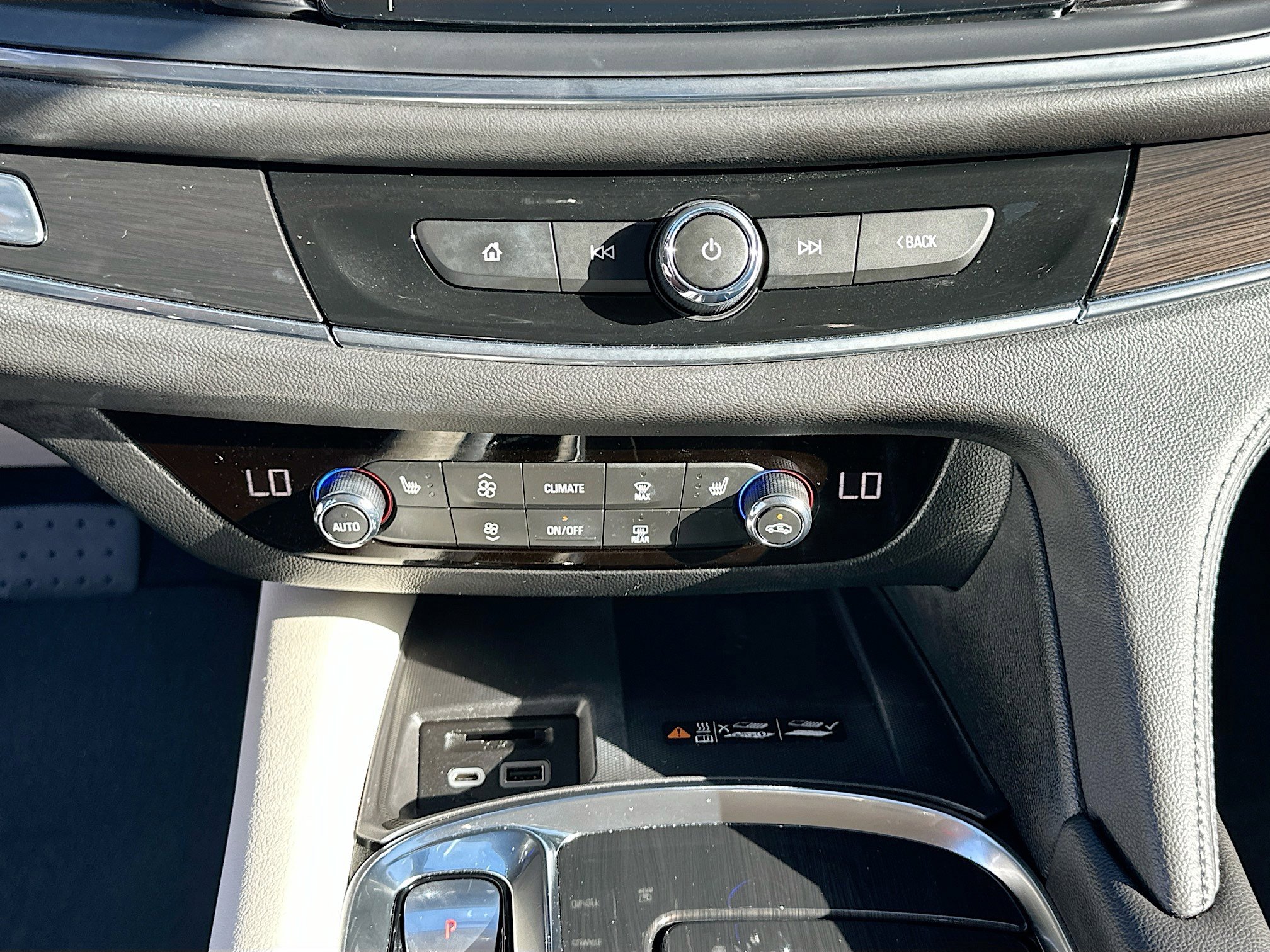 Used 2024 Buick Enclave Essence FWD image 15