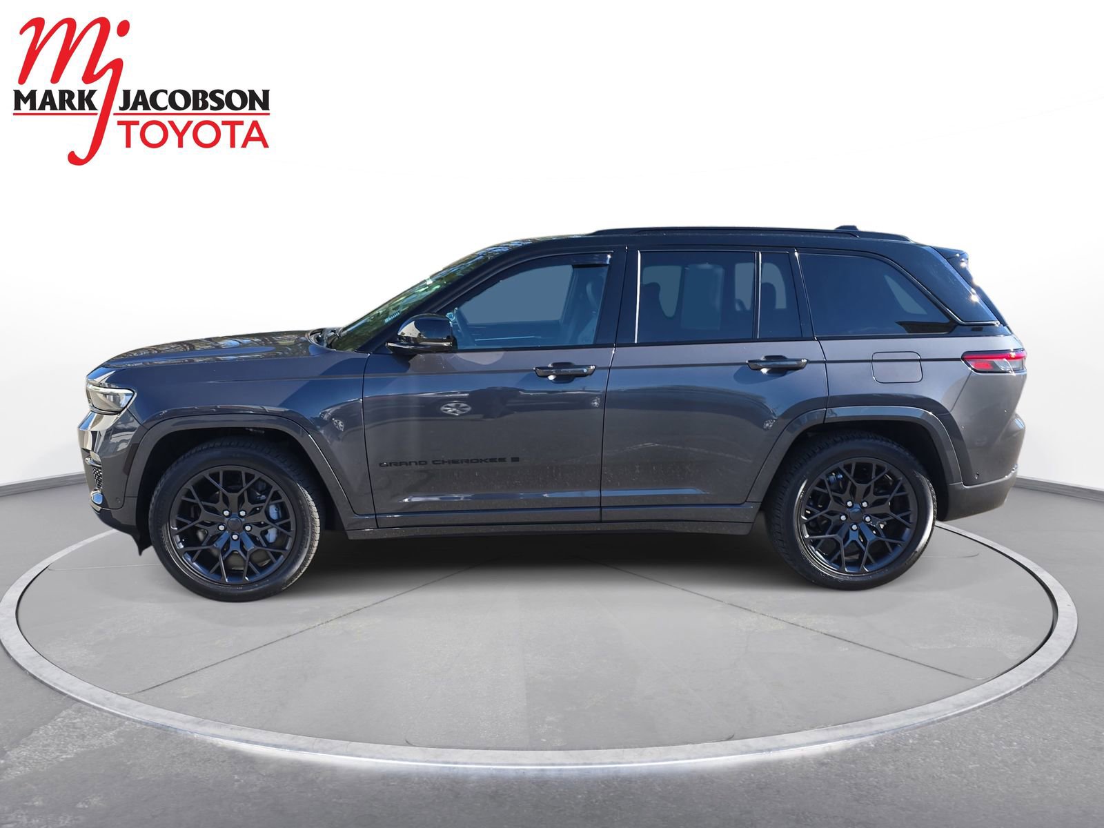 Used 2025 Jeep Grand Cherokee Summit w/ Obsidian Package image 15