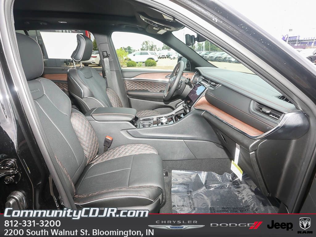 New 2025 Jeep Grand Cherokee L Summit w/ Advanced Protech Group IV image 20