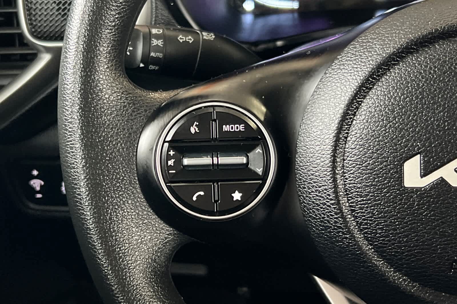 Used 2025 Kia Soul LX w/ LX Technology Package FWD image 24