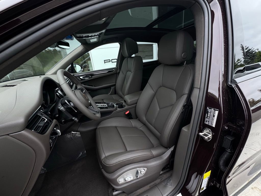 New 2025 Porsche Macan image 5