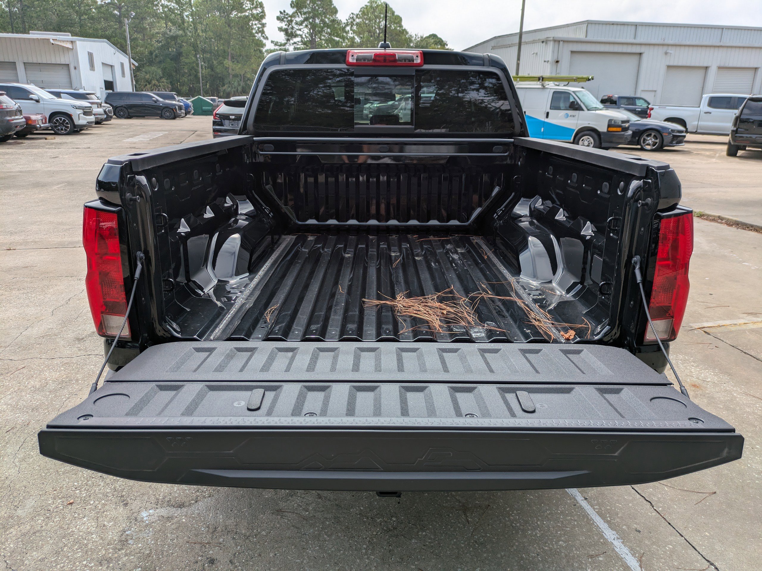 Used 2024 Chevrolet Colorado LT w/ LT Convenience Package II image 6