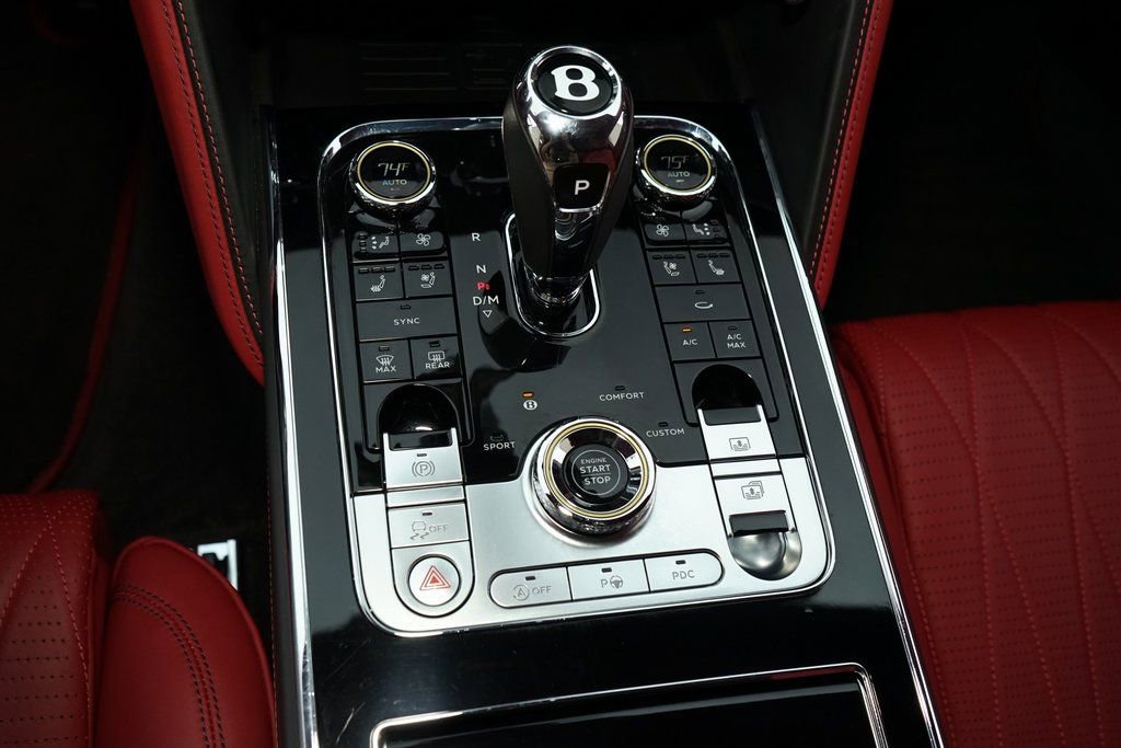 Used 2021 Bentley Flying Spur V8 image 22