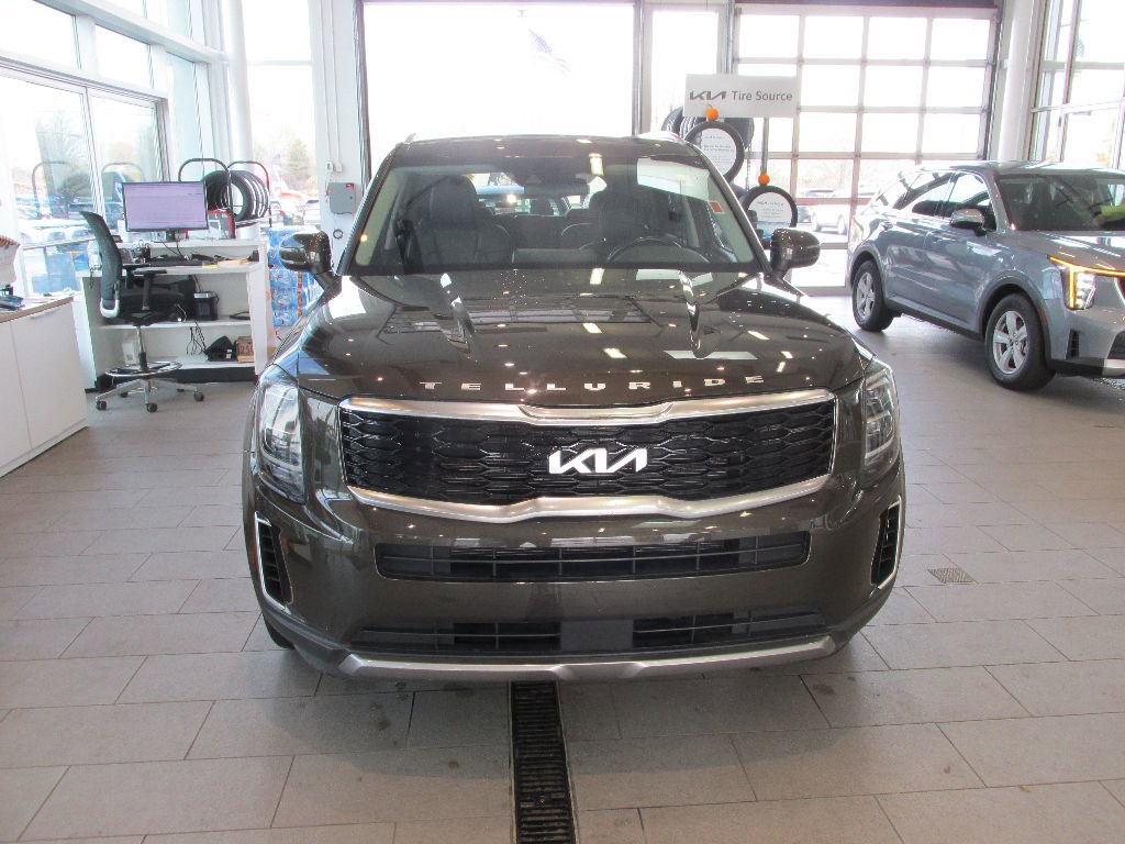 Used 2022 Kia Telluride EX w/ EX Premium Package image 2