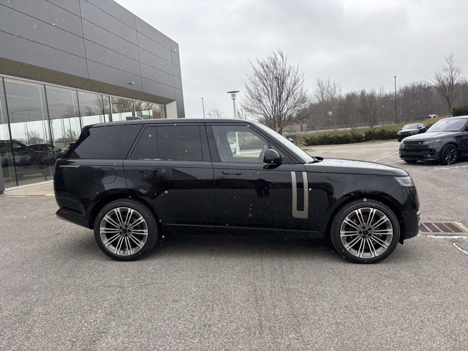 New 2026 Land Rover Range Rover SE image 4