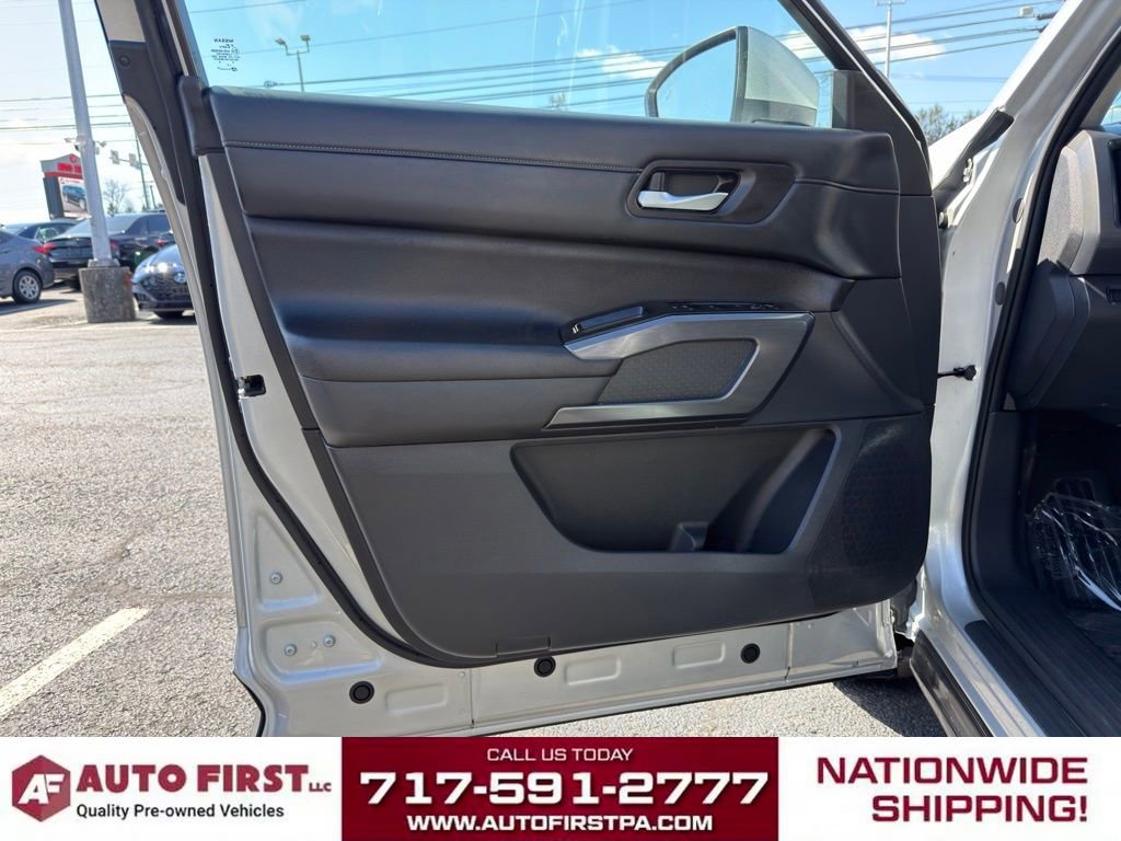 Used 2024 Nissan Pathfinder SL w/ SL Premium Package AWD/4WD image 9