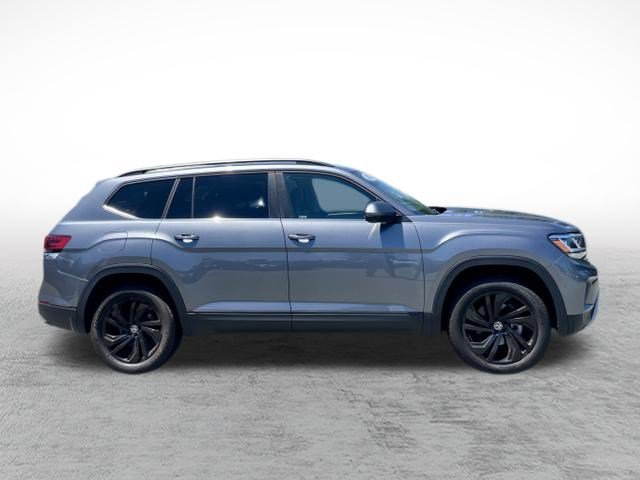 Used 2023 Volkswagen Atlas SE w/ Black Wheel Package AWD/4WD image 4
