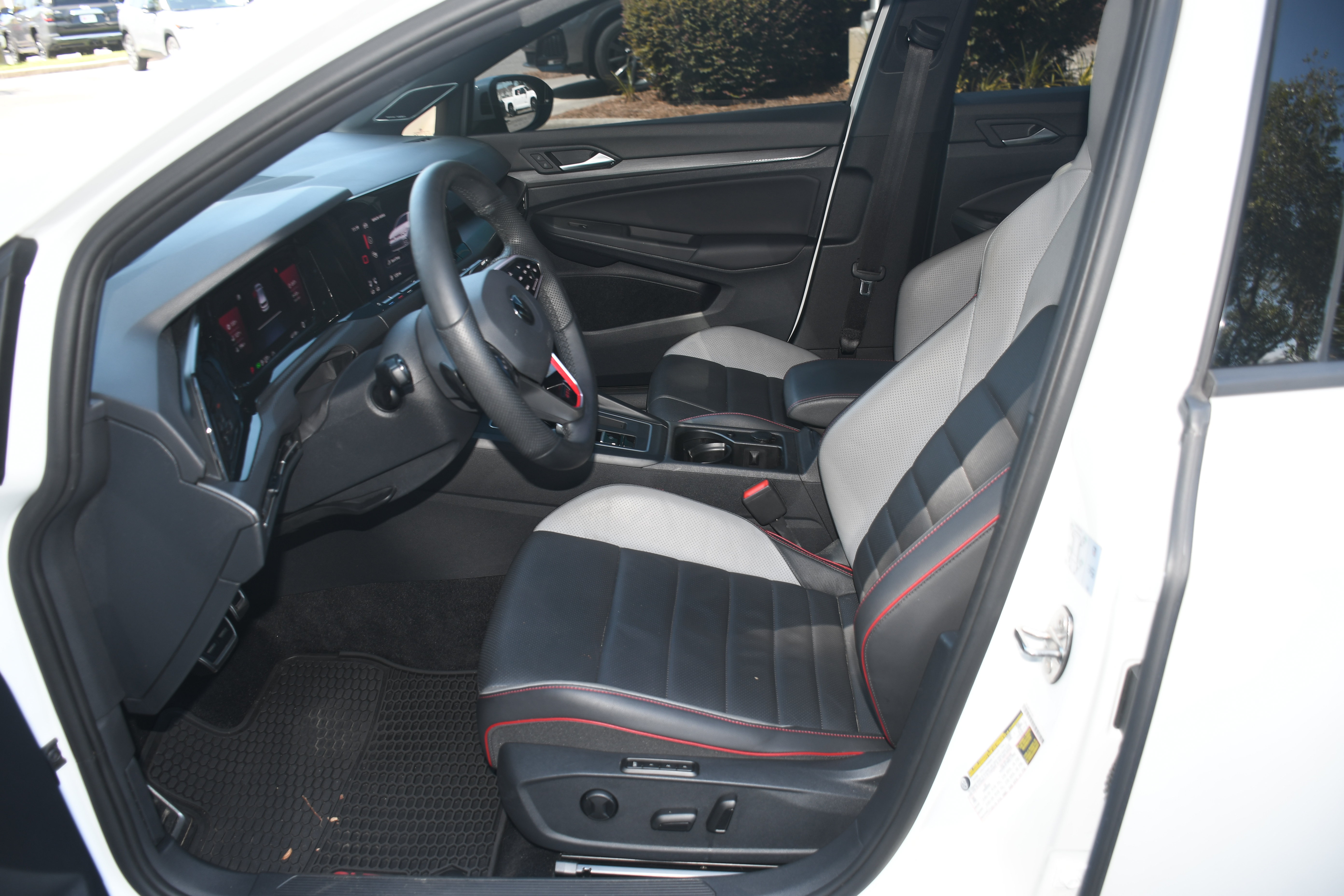 Used 2022 Volkswagen GTI Autobahn FWD image 8
