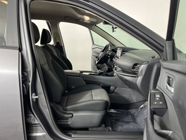 Certified 2025 Nissan Rogue SV FWD image 39