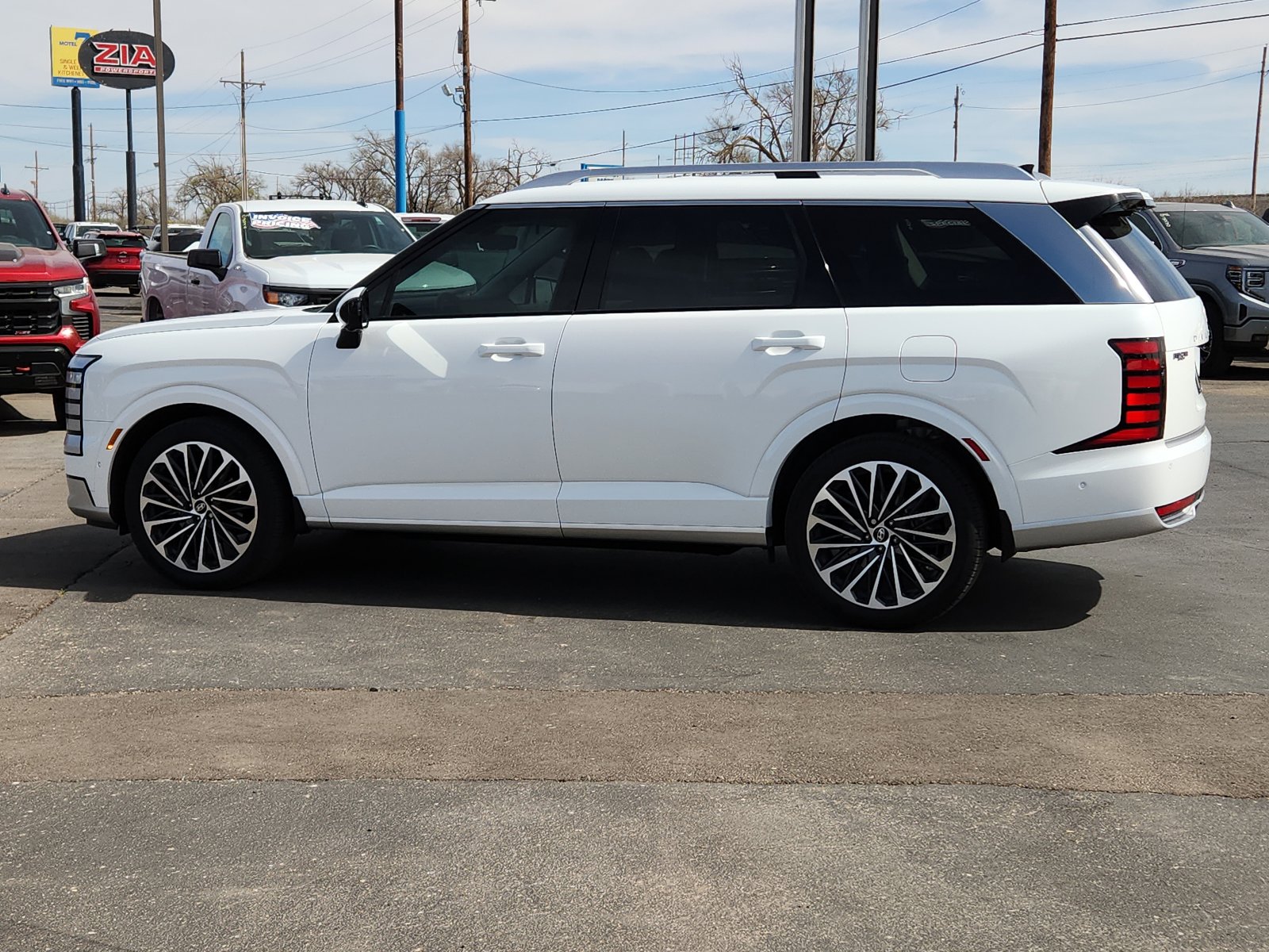 Used 2026 Hyundai Palisade Calligraphy image 2