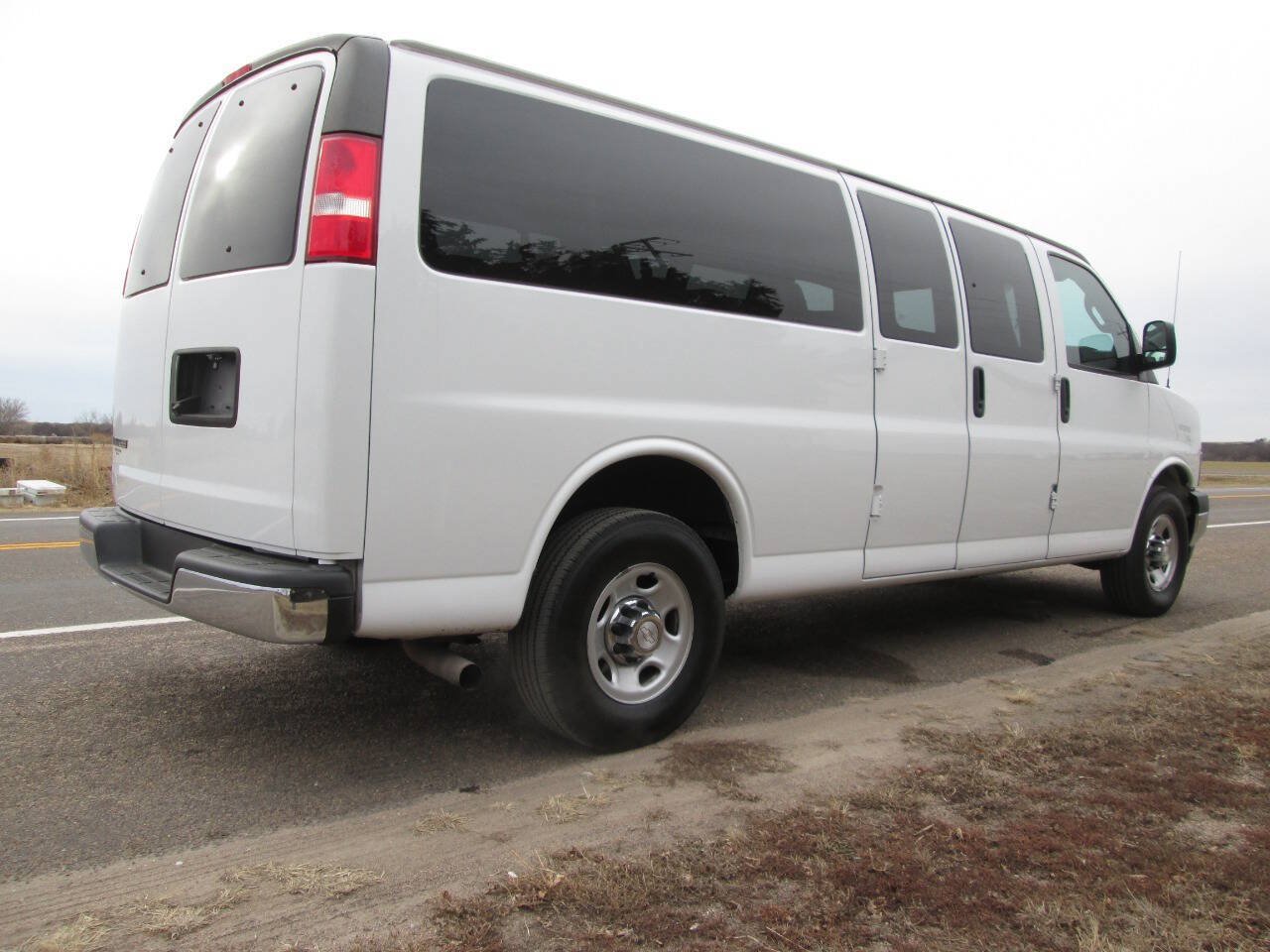 Used 2018 Chevrolet Express 3500 LT w/ LT Preferred Equipment Group RWD image 8