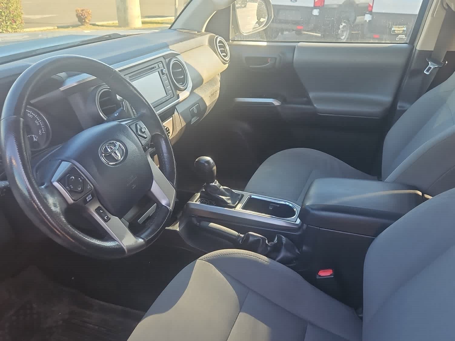 Used 2017 Toyota Tacoma 2WD Double Cab image 15