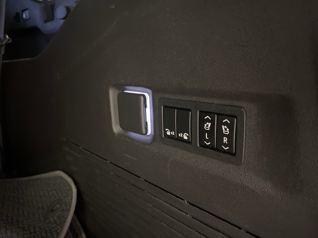 Certified 2021 GMC Yukon XL Denali w/ Denali Ultimate Package image 22