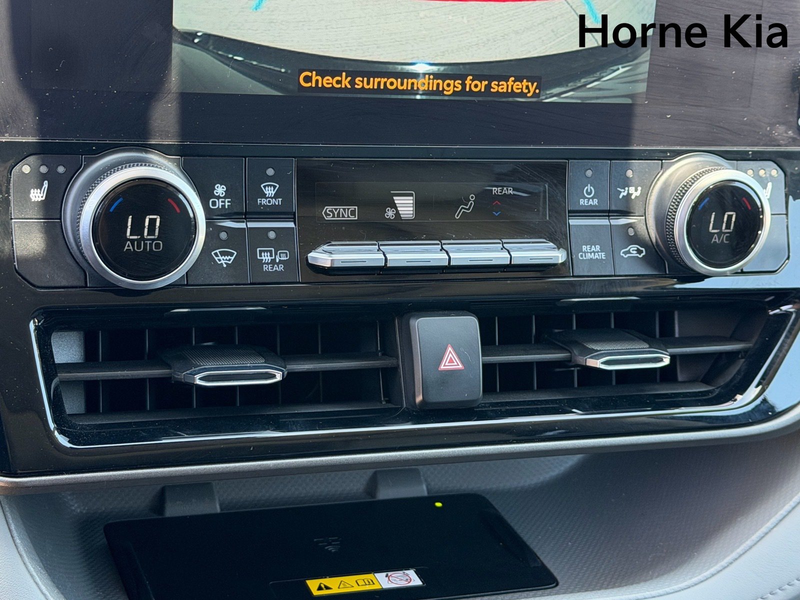 Used 2023 Toyota Highlander XLE FWD image 27