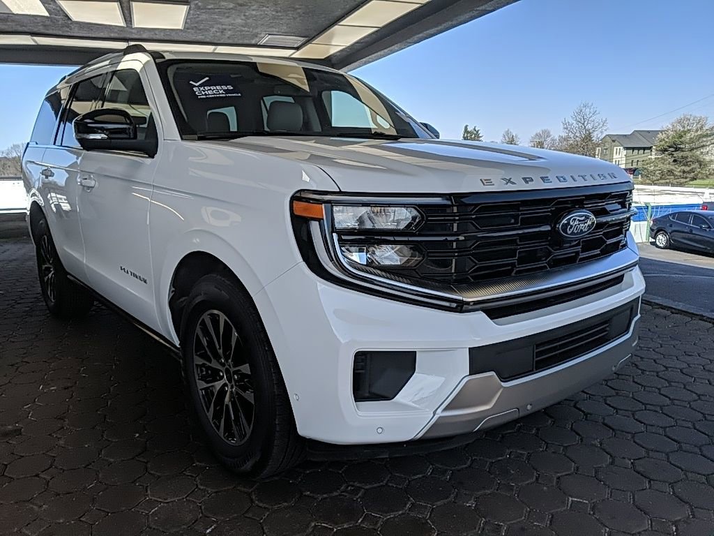 Used 2025 Ford Expedition Platinum image 4