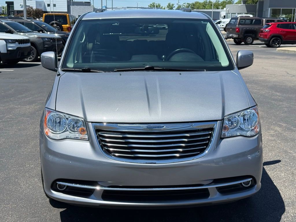 Used 2015 Chrysler Town & Country Touring w/ Driver Convenience Group FWD image 8