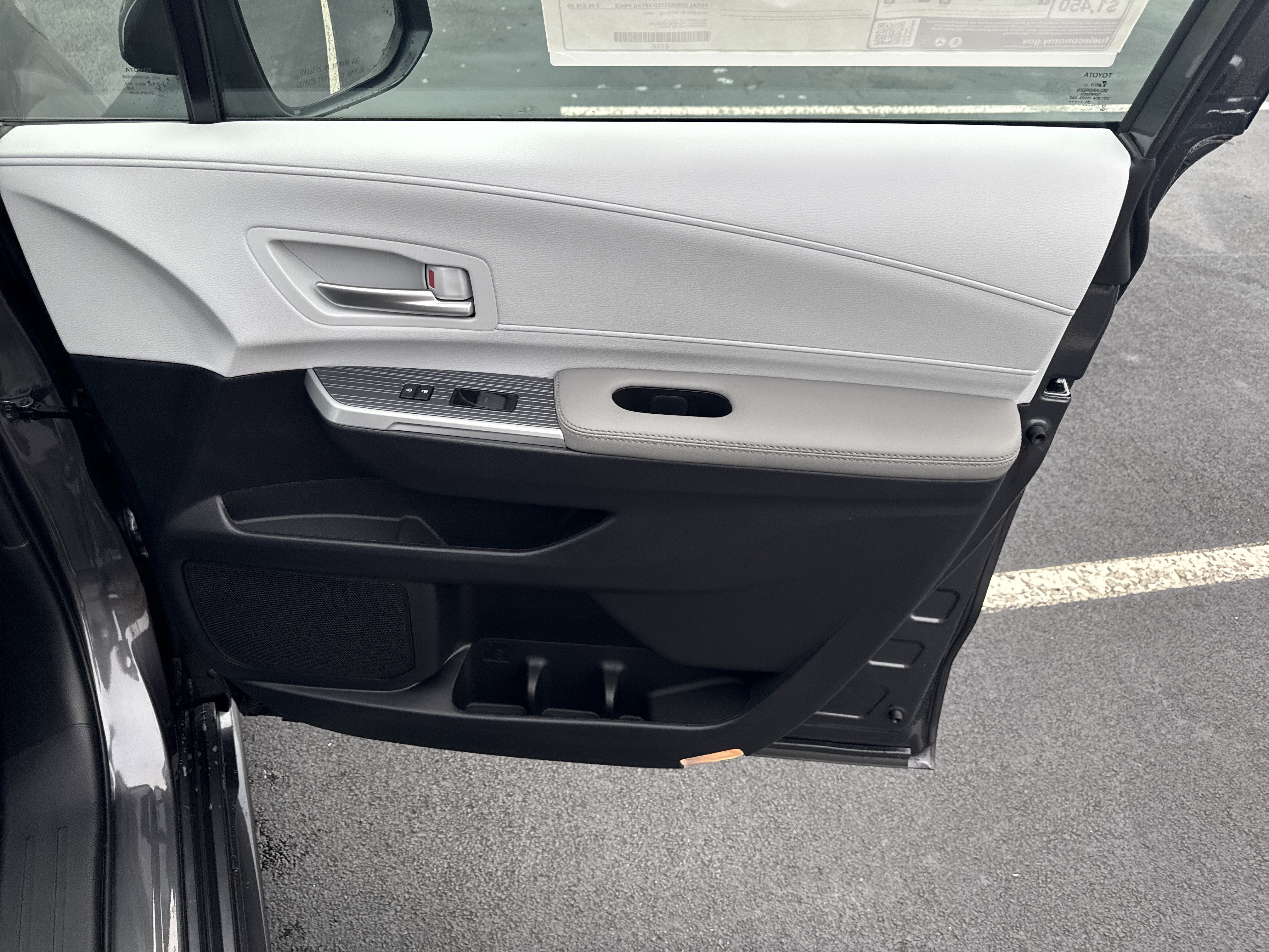 New 2025 Toyota Sienna XLE w/ XLE Plus Package FWD image 42