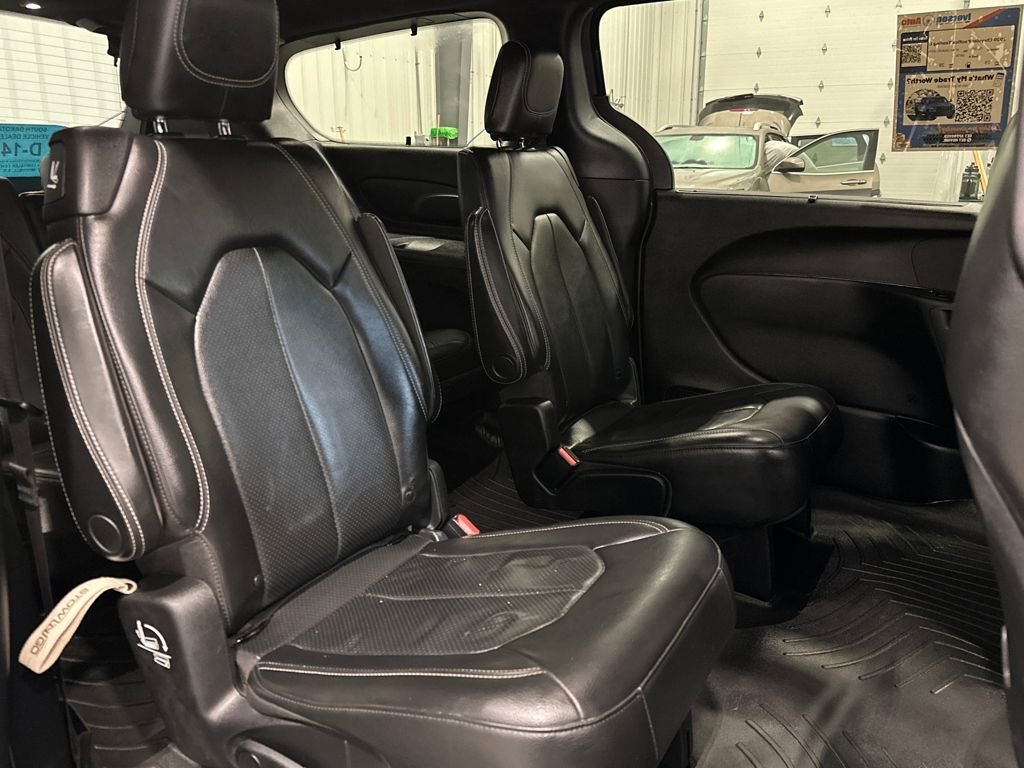 Used 2020 Chrysler Pacifica Touring-L w/ Advanced Safetytec Group image 42