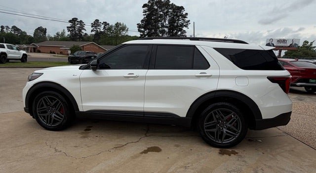 Used 2025 Ford Explorer ST-Line w/ Premium Package RWD image 4