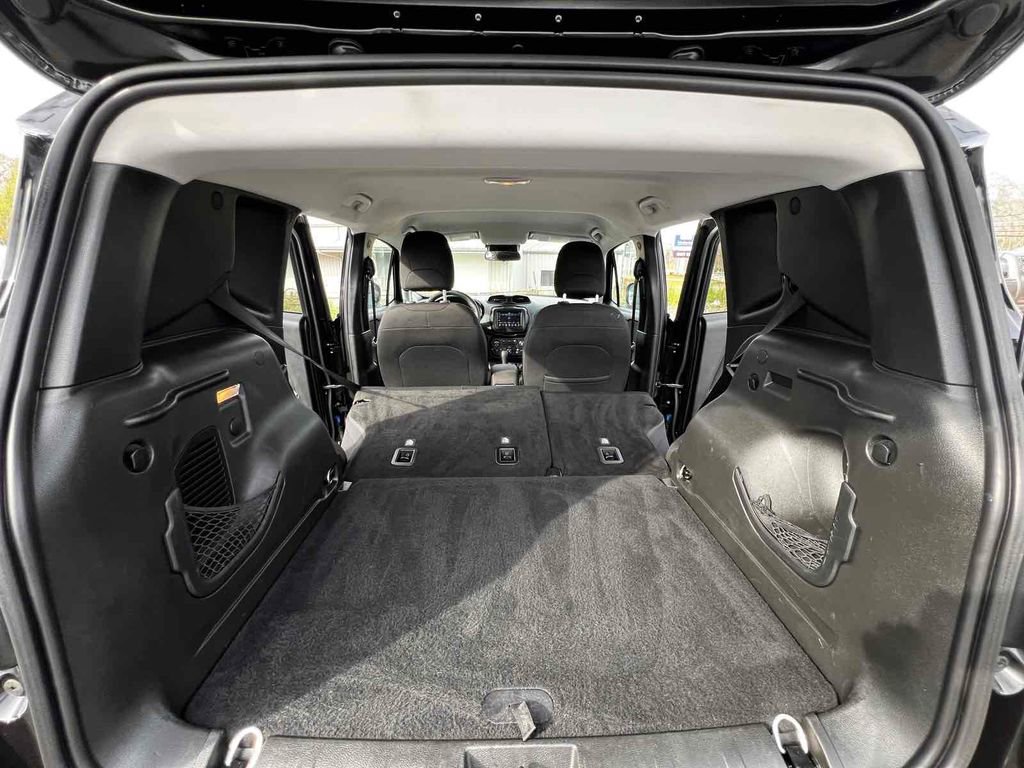 Used 2018 Jeep Renegade Latitude image 32