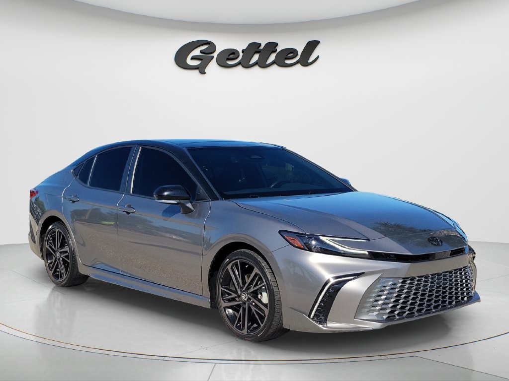 Used 2025 Toyota Camry XSE FWD image 3