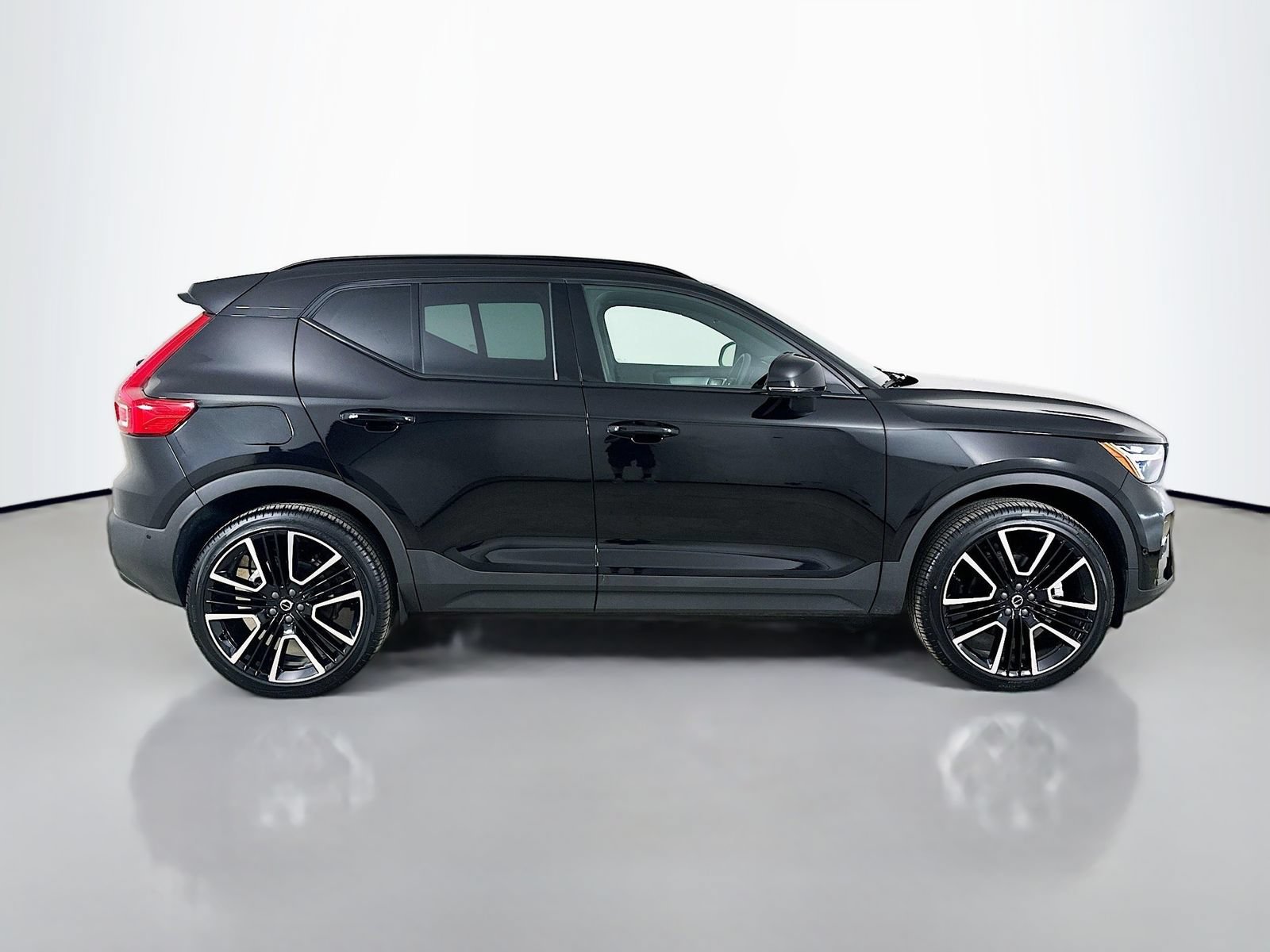 New 2026 Volvo XC40 B5 Ultra w/ Protection Package Premier AWD/4WD image 4