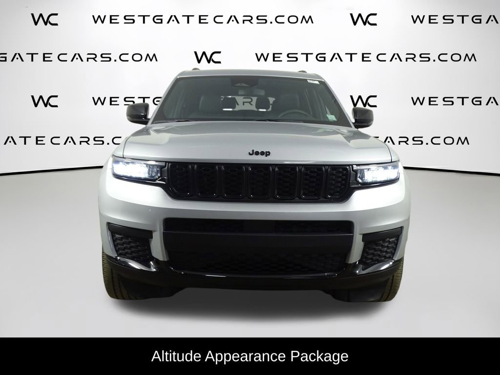Used 2023 Jeep Grand Cherokee L Laredo image 4