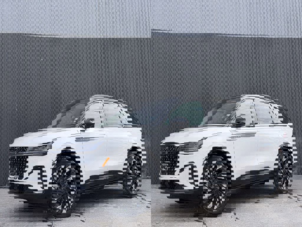 New 2026 Lincoln Nautilus Reserve image 2