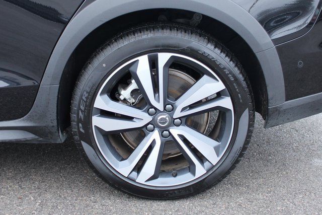 Used 2025 Volvo V60 B5 Cross Country Plus image 38