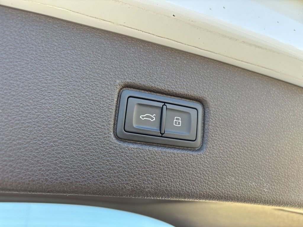 Used 2017 Audi Q7 3.0T Premium Plus image 10