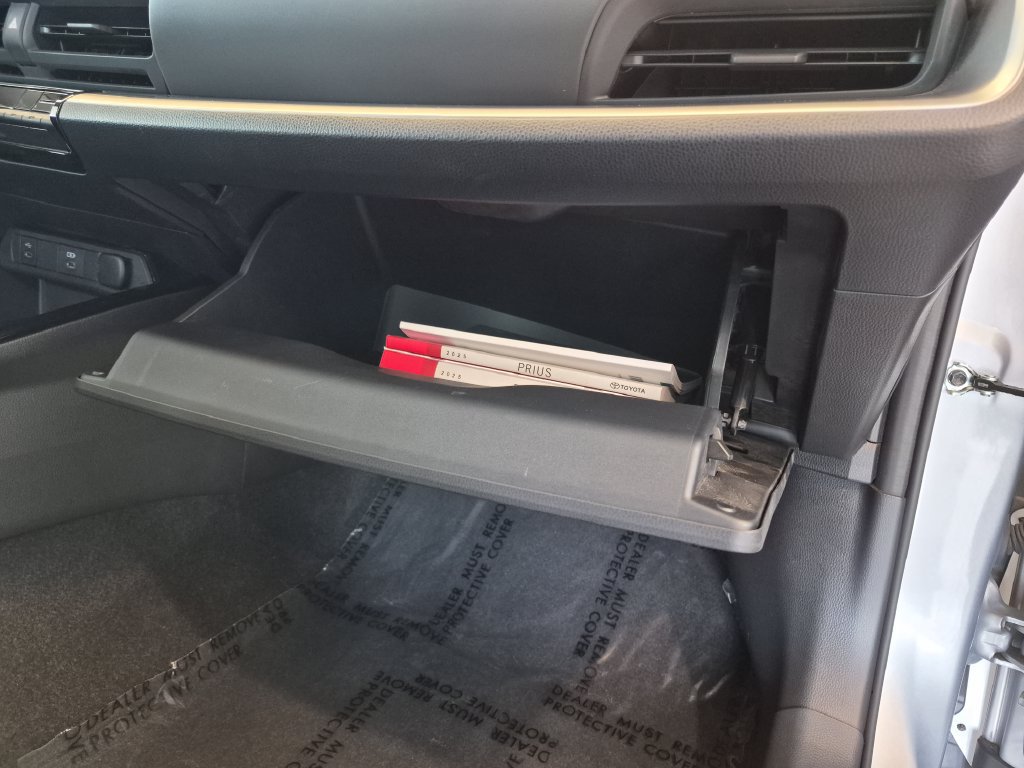Used 2025 Toyota Prius LE FWD image 26