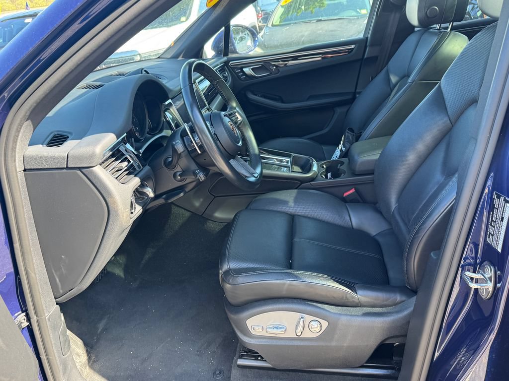 Used 2023 Porsche Macan Turbo AWD/4WD image 26