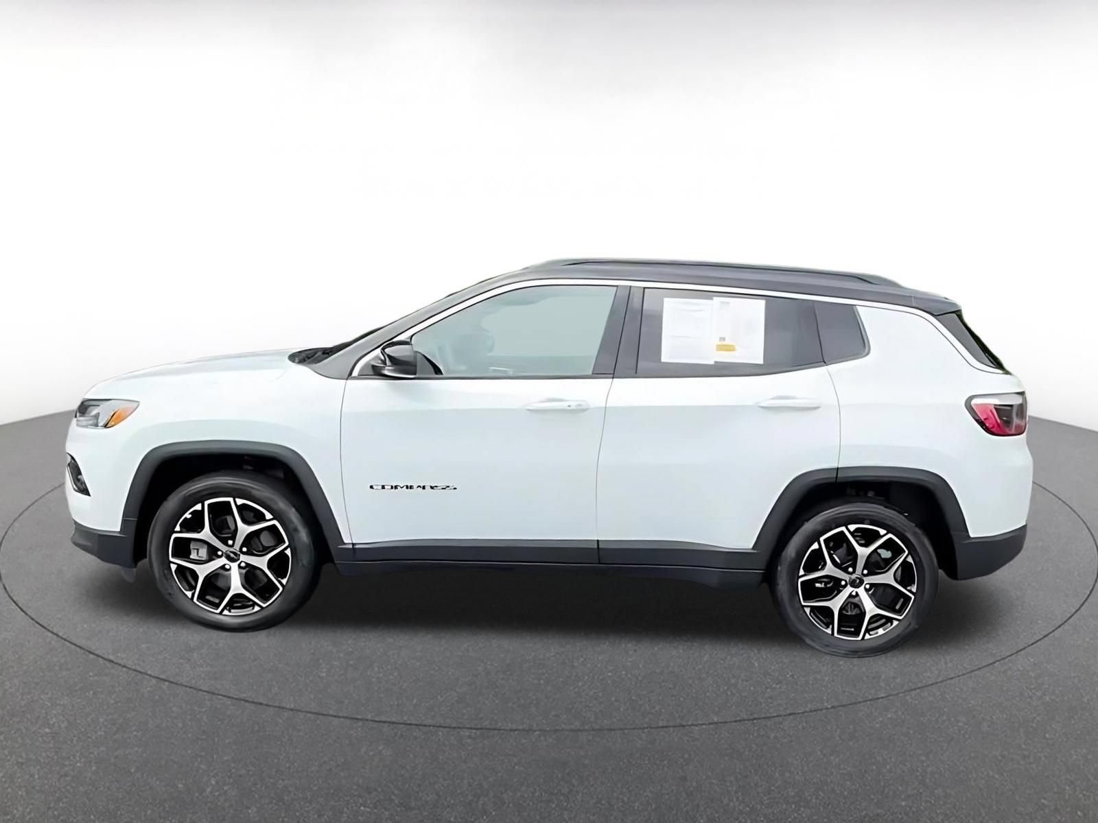 Used 2025 Jeep Compass Limited AWD/4WD image 9