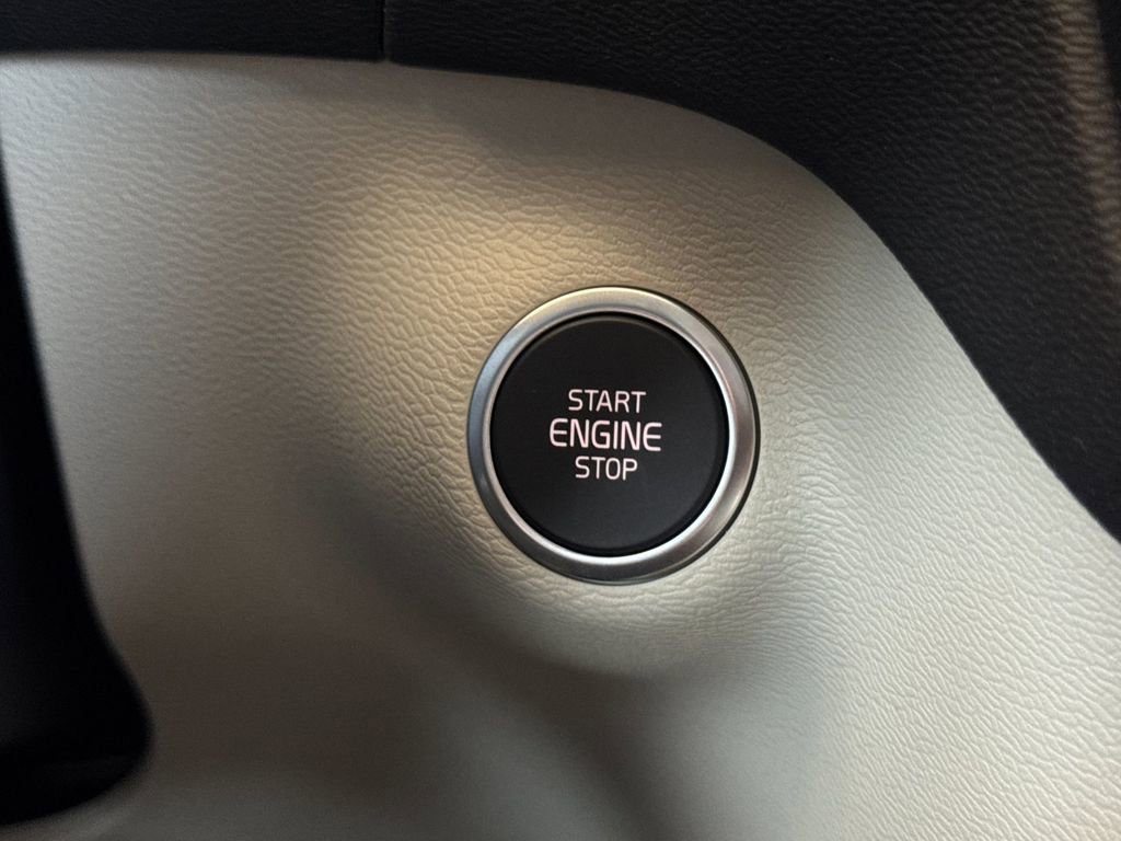 New 2026 Volvo XC40 B5 Plus w/ Protection Package Premier image 21