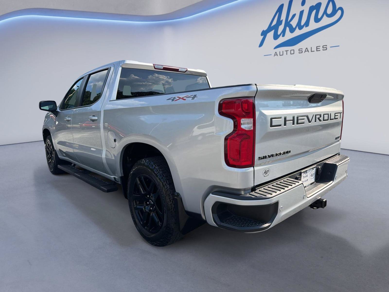 Used 2022 Chevrolet Silverado 1500 RST w/ LPO, Blackout Package AWD/4WD image 3