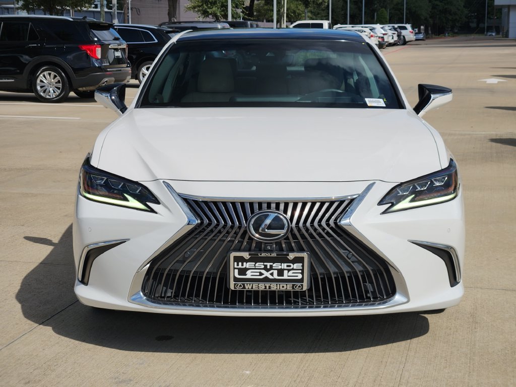 Used 2019 Lexus ES 350 Ultra Luxury w/ Accessory Package 2 FWD image 2