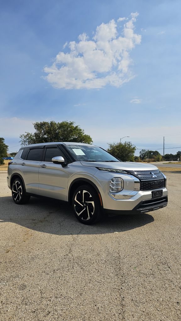 Used 2022 Mitsubishi Outlander ES AWD/4WD image 2