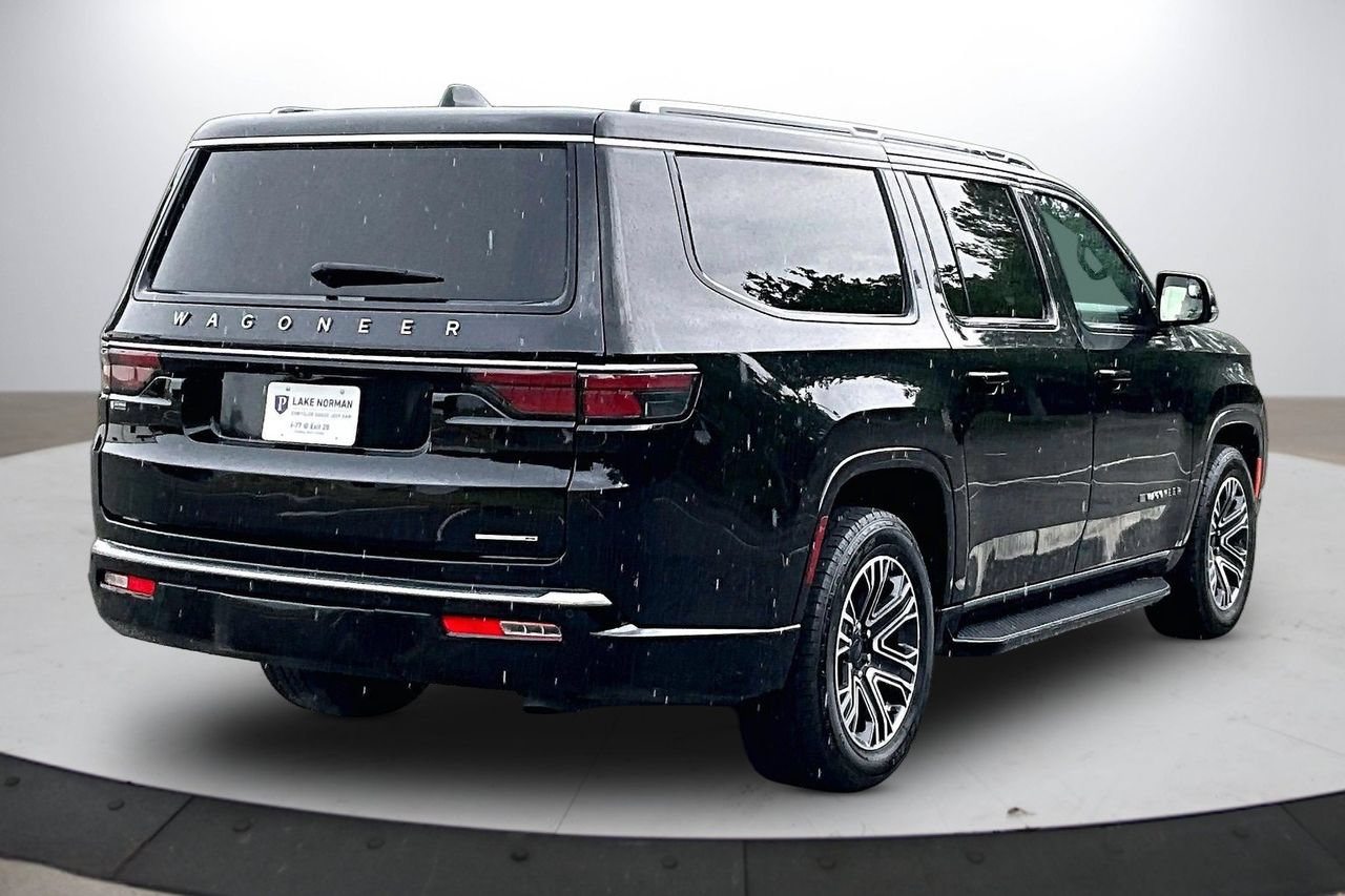 Certified 2024 Jeep Wagoneer L Series II AWD/4WD image 9