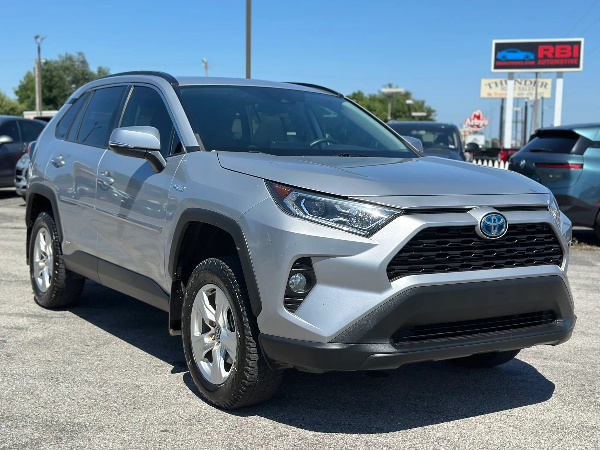 Used 2021 Toyota RAV4 XLE w/ Convenience Package AWD/4WD image 4
