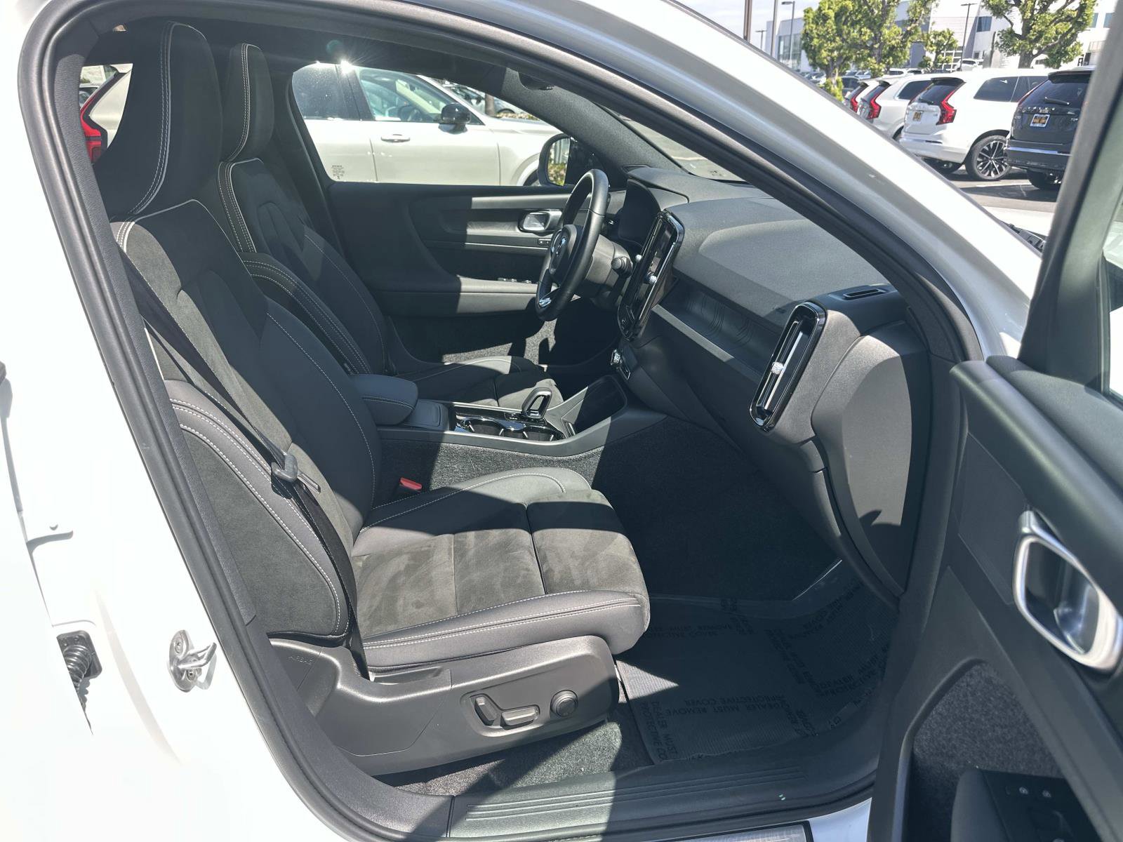 Certified 2023 Volvo C40 P8 Recharge Plus AWD/4WD image 25