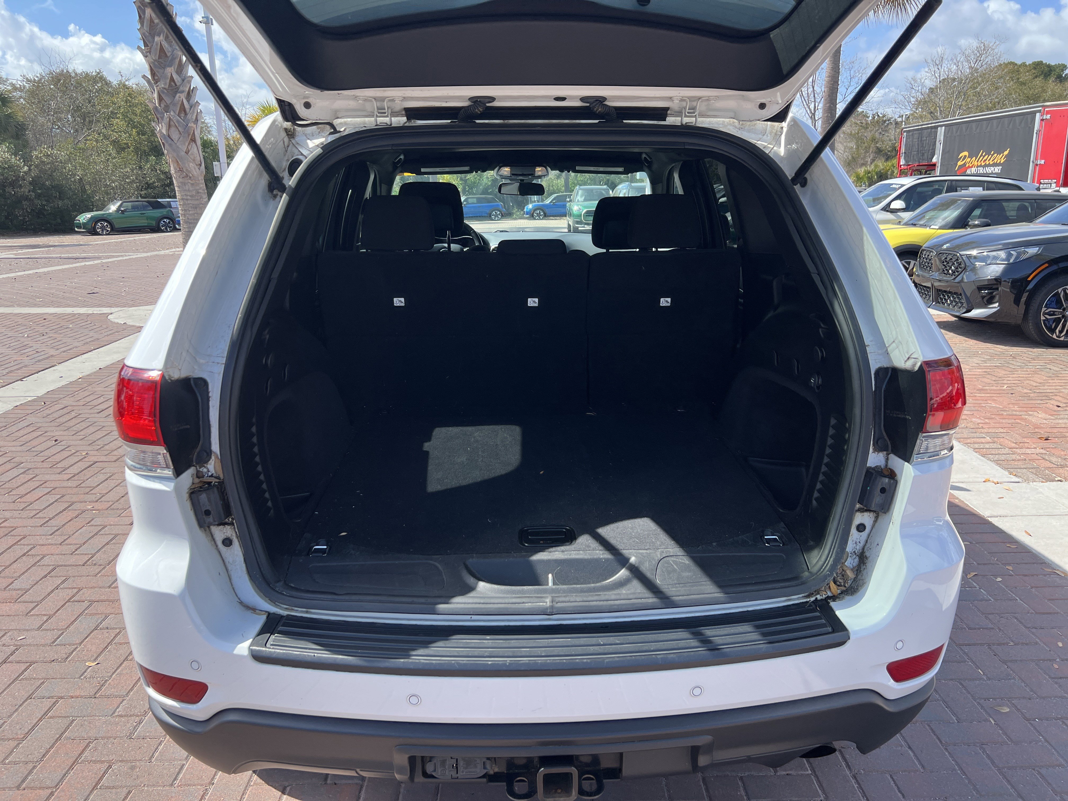 Used 2020 Jeep Grand Cherokee Laredo image 30